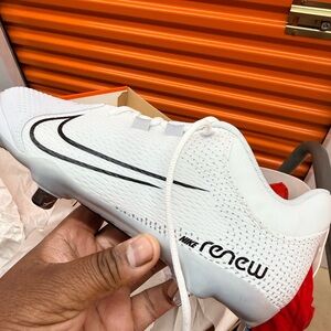 Nike Hyperdiamond 4 Pro in White and Black